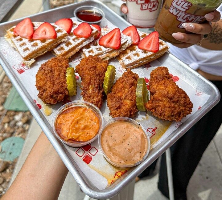 Nashville HOT Wings & Waffles